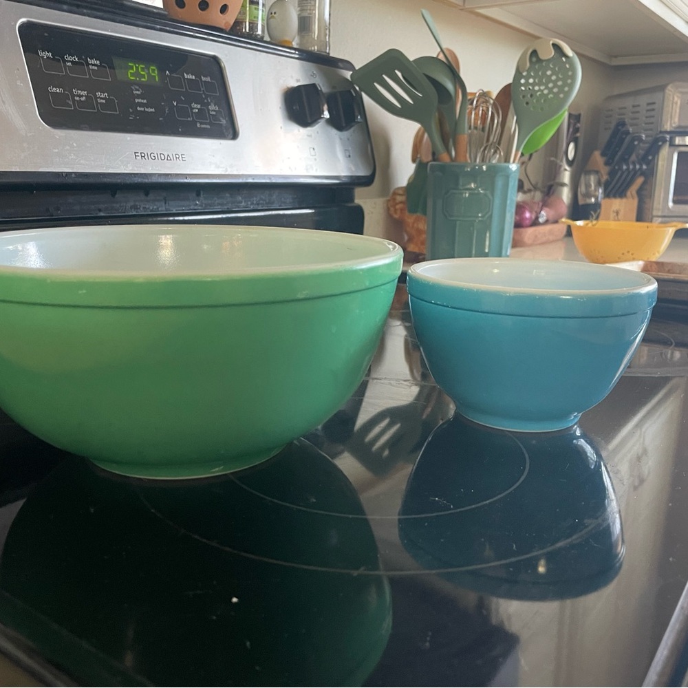 Vintage Pyrex Green and Blue Mixing Bowls